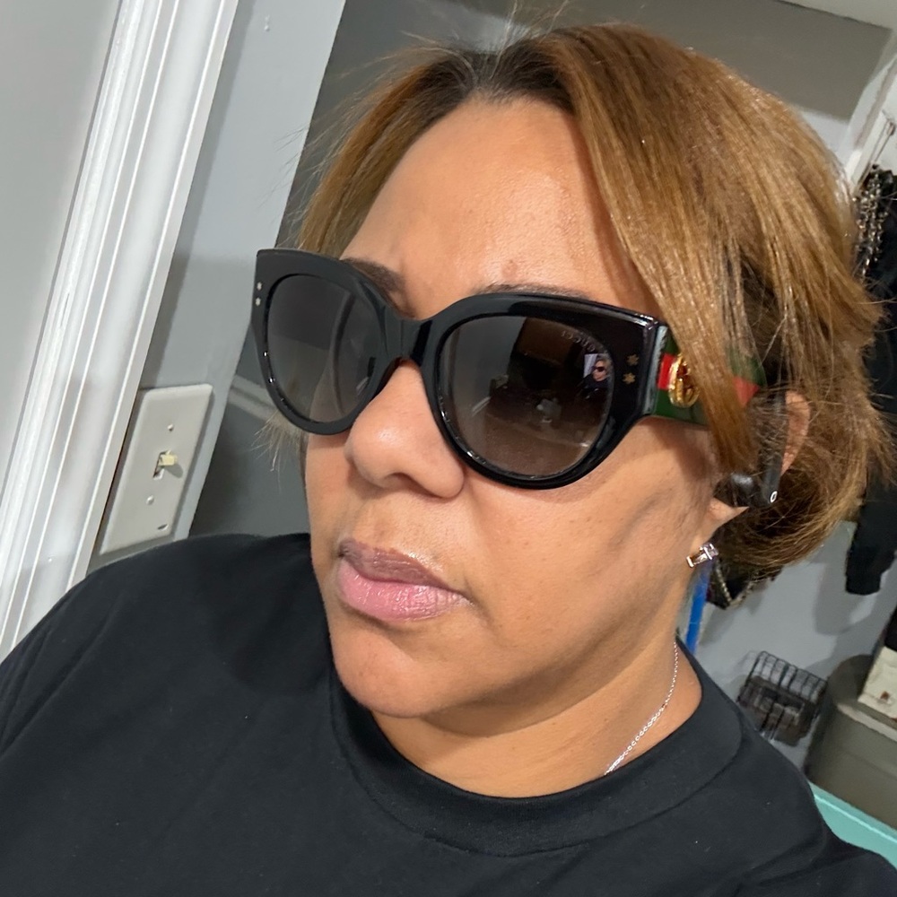 Oversized Black Cat-Eye Sunglasses with Green-Red Accent